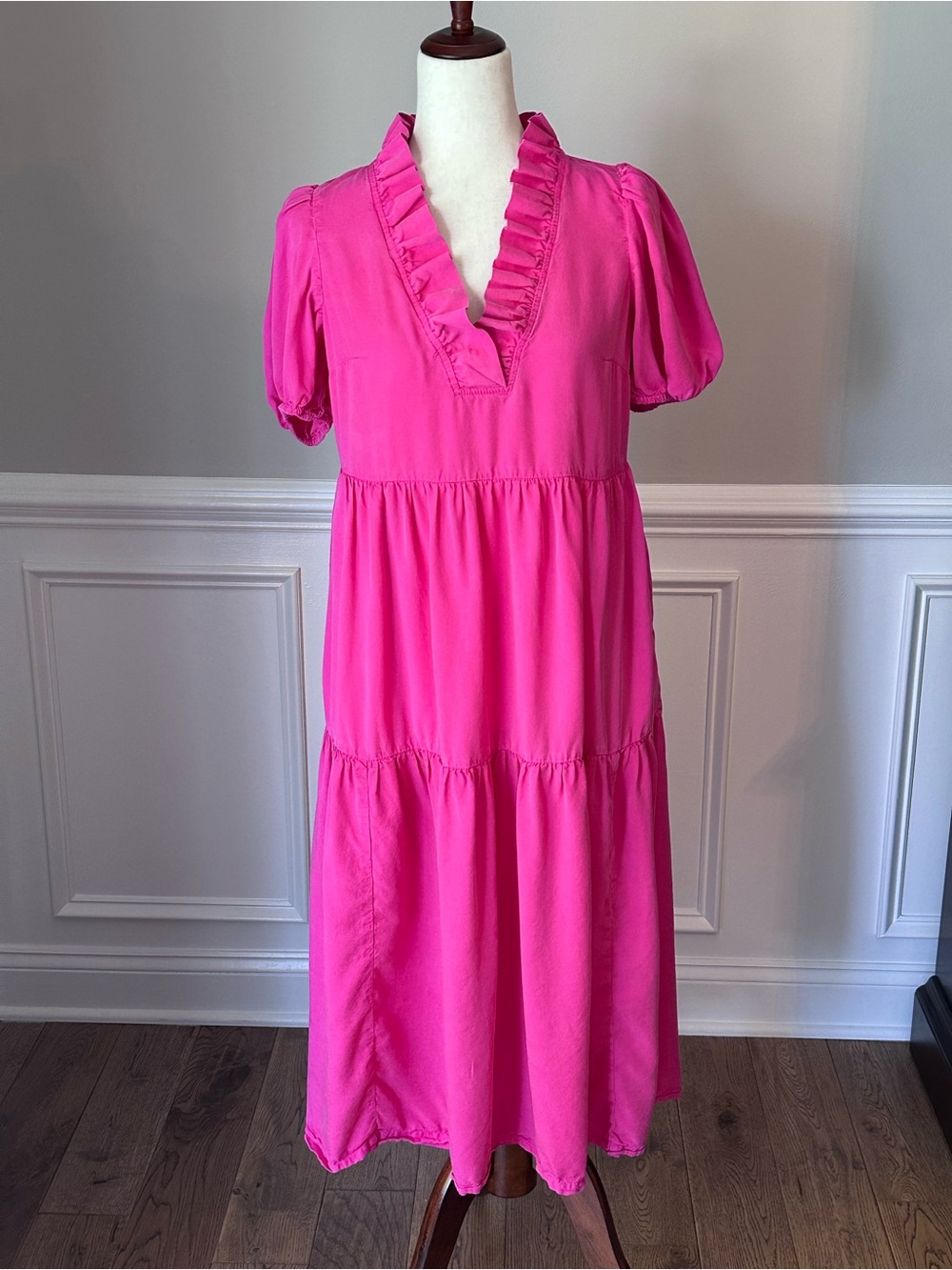Crown & Ivy Pink Ruffle V-Neck Midi Dress size XS